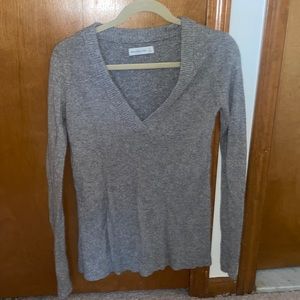 abercrombie and fitch v neck sweater size small only worn a  few times